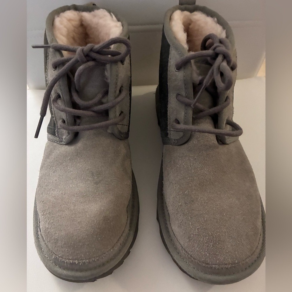 UGG Neumel II Chukka Boots Gray Youth Boys Size 5 Sheepskin Suede - Picture 10 of 10